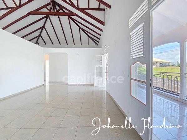 Maison avec vue dégagée, 3 chambres + mezzanine, possibilité de bas de villa - 3 000 m² de terrain