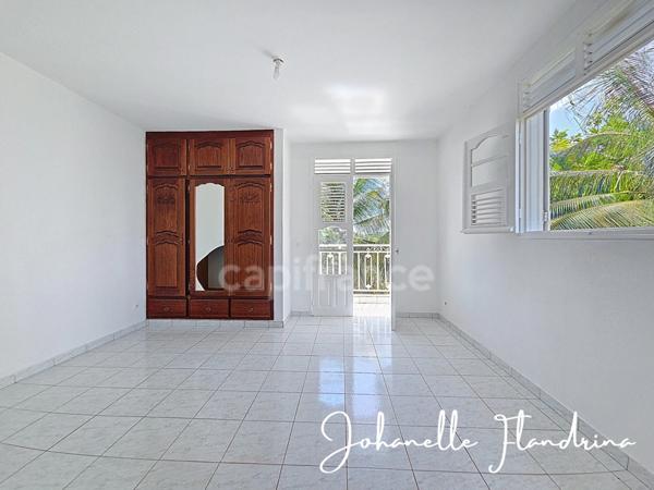 Maison avec vue dégagée, 3 chambres + mezzanine, possibilité de bas de villa - 3 000 m² de terrain