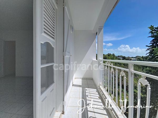 Maison avec vue dégagée, 3 chambres + mezzanine, possibilité de bas de villa - 3 000 m² de terrain