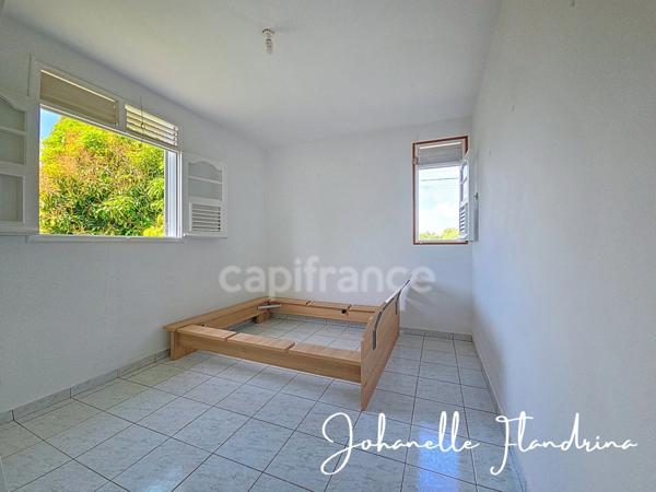 Maison avec vue dégagée, 3 chambres + mezzanine, possibilité de bas de villa - 3 000 m² de terrain