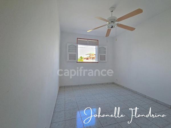 Maison avec vue dégagée, 3 chambres + mezzanine, possibilité de bas de villa - 3 000 m² de terrain