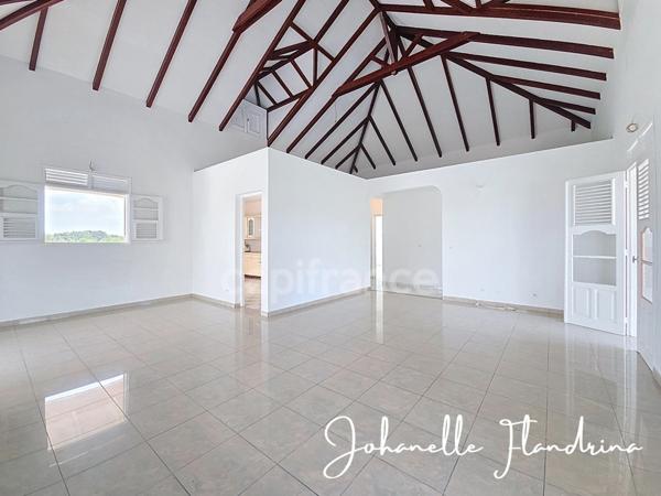 Maison avec vue dégagée, 3 chambres + mezzanine, possibilité de bas de villa - 3 000 m² de terrain