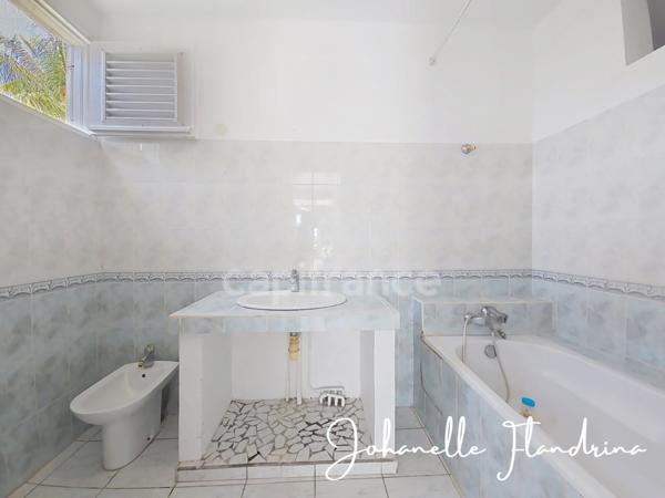 Maison avec vue dégagée, 3 chambres + mezzanine, possibilité de bas de villa - 3 000 m² de terrain