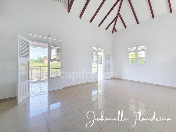 Maison avec vue dégagée, 3 chambres + mezzanine, possibilité de bas de villa - 3 000 m² de terrain