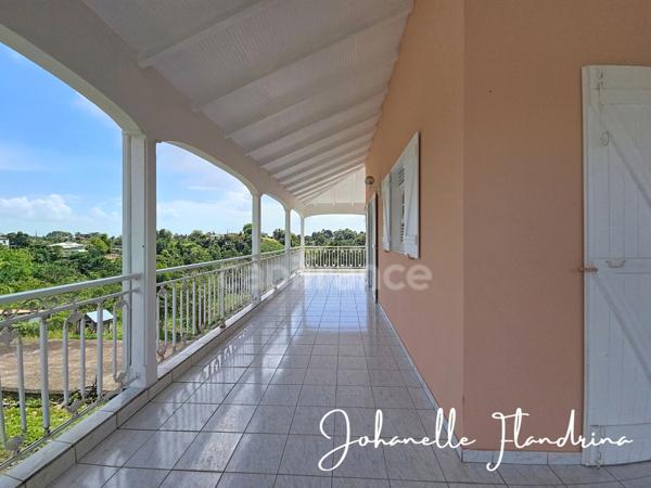 Maison avec vue dégagée, 3 chambres + mezzanine, possibilité de bas de villa - 3 000 m² de terrain