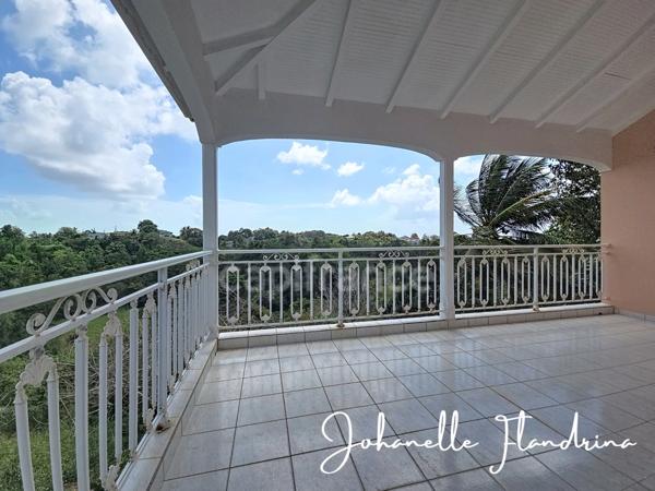 Maison avec vue dégagée, 3 chambres + mezzanine, possibilité de bas de villa - 3 000 m² de terrain