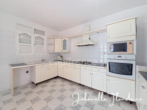 Maison avec vue dégagée, 3 chambres + mezzanine, possibilité de bas de villa - 3 000 m² de terrain