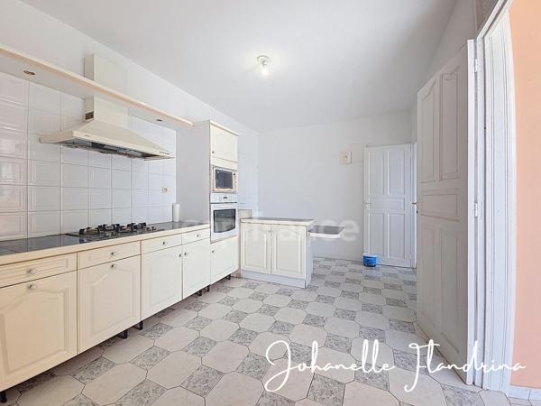 Maison avec vue dégagée, 3 chambres + mezzanine, possibilité de bas de villa - 3 000 m² de terrain