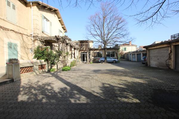 RARE ENSSEMBLE IMMOBILIER PROCHE REMPART