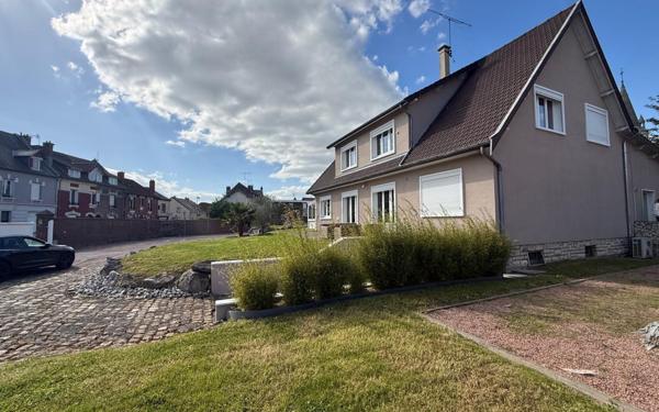 Maison à vendre    6 pièces • 262 m2 Chauny