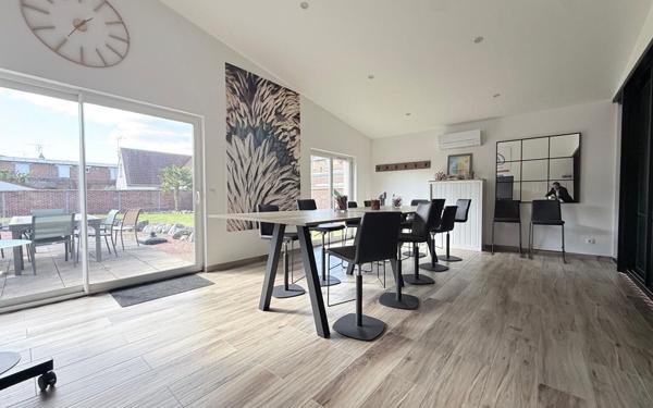 Maison à vendre    6 pièces • 262 m2 Chauny