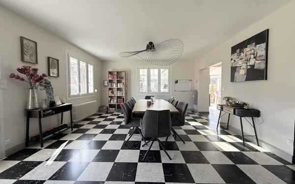 Maison à vendre    6 pièces • 262 m2 Chauny