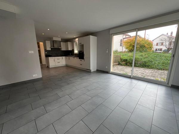 Maison Pouilley Francais 6 pièce(s) 114.69 m2