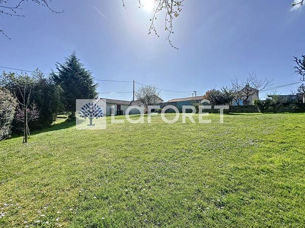 Achat terrain La Chapelle-Saint-Laurent - 648 m² - 35 600 €