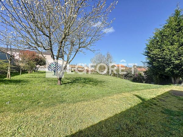 Achat terrain La Chapelle-Saint-Laurent - 648 m² - 35 600 €