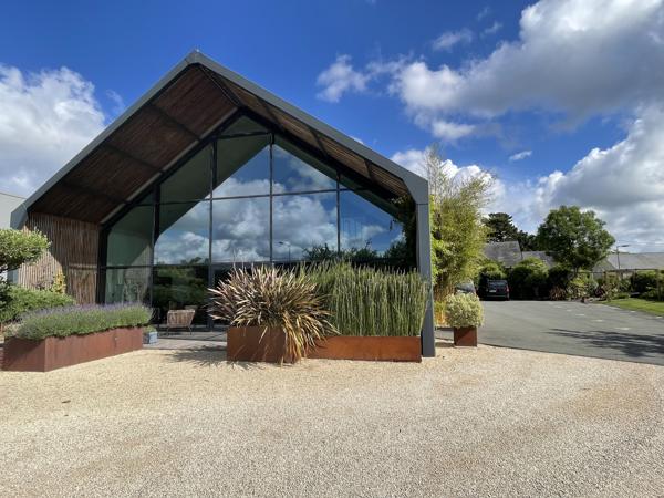 Local D’activité 311m² – Les ponts de ce