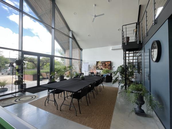 Local D’activité 311m² – Les ponts de ce