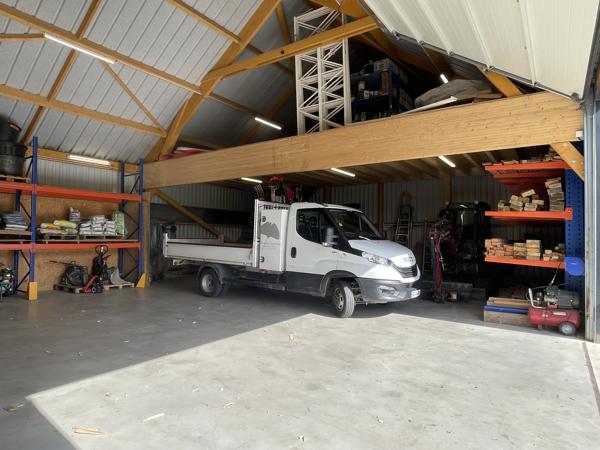 Local D’activité 311m² – Les ponts de ce