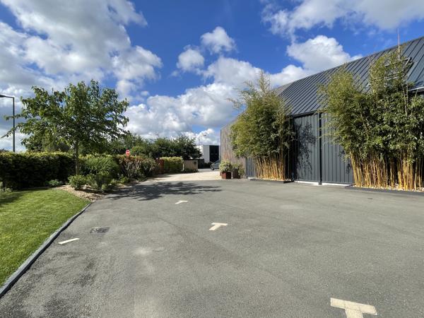 Local D’activité 311m² – Les ponts de ce