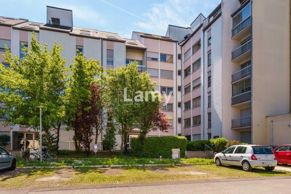 Parking + annexe + appartement