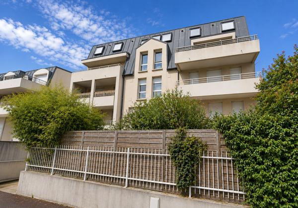 Nanterre La Boule - Studio avec balcon, cave et parking