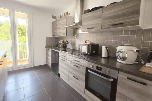Appartement T4 transformé T3 moderne avec ascenseur à Jonquières (Martigues)