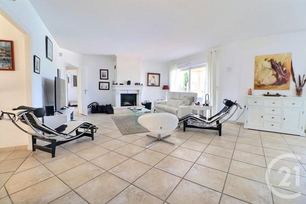 Maison à vendre  6 pièces - 182 m2 BAGNOLS EN FORET - 83