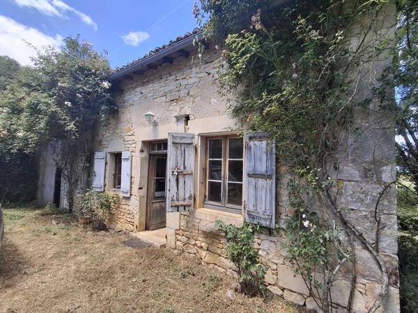 FERMETTE ISOLEE AVEC 7 HECTARES ET PISCINE