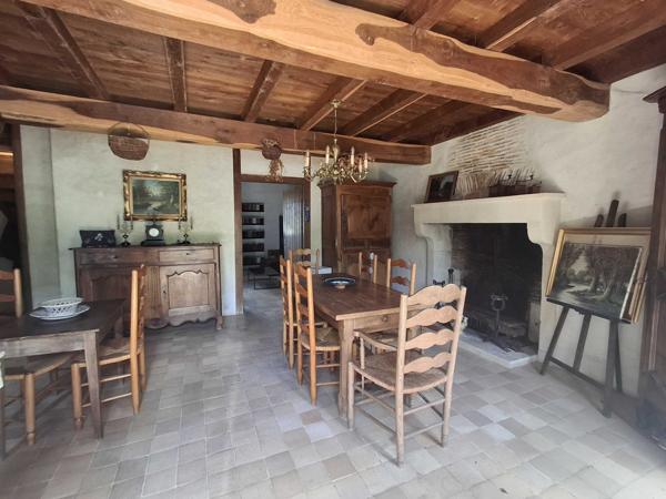 FERMETTE ISOLEE AVEC 7 HECTARES ET PISCINE