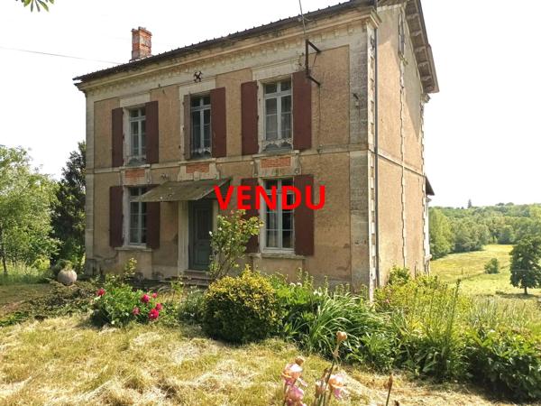 MAISON DE MAITRE A RENOVER - PROCHE CHASSENEUIL