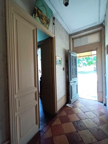 MAISON DE MAITRE A RENOVER - PROCHE CHASSENEUIL