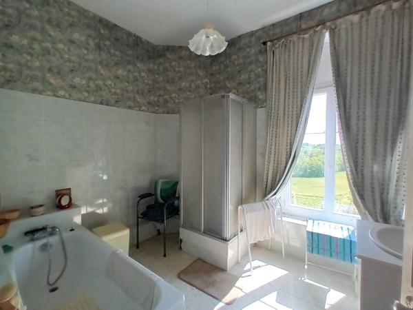 MAISON DE MAITRE A RENOVER - PROCHE CHASSENEUIL