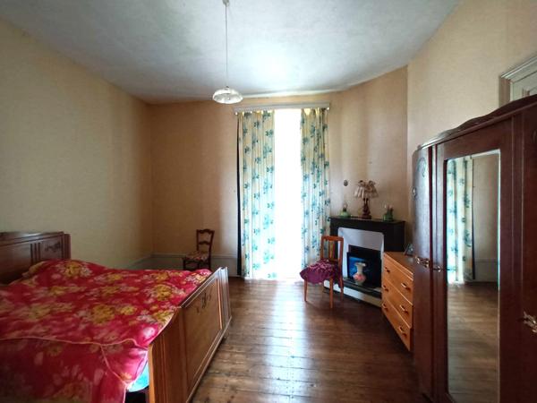 MAISON DE MAITRE A RENOVER - PROCHE CHASSENEUIL