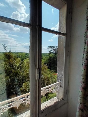 MAISON DE MAITRE A RENOVER - PROCHE CHASSENEUIL