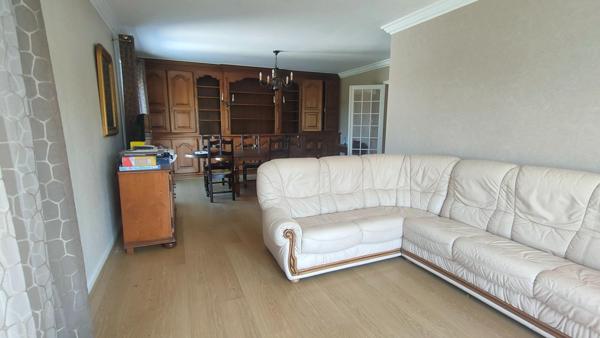 Maison de village 206 M2 avec terrain et piscine