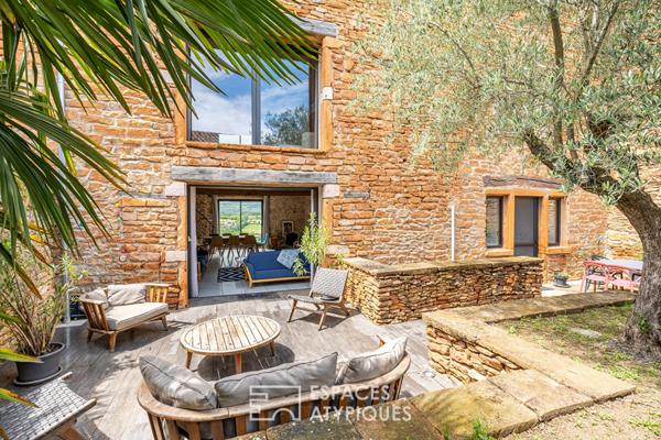 Maison en pierres dorées et sa vue imprenable