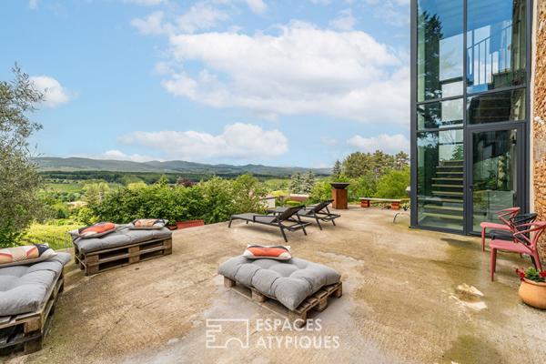 Maison en pierres dorées et sa vue imprenable