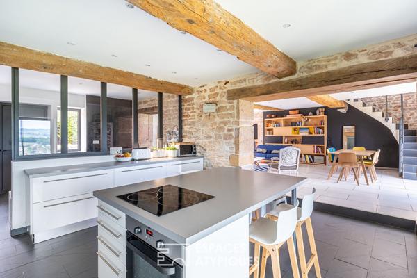 Maison en pierres dorées et sa vue imprenable