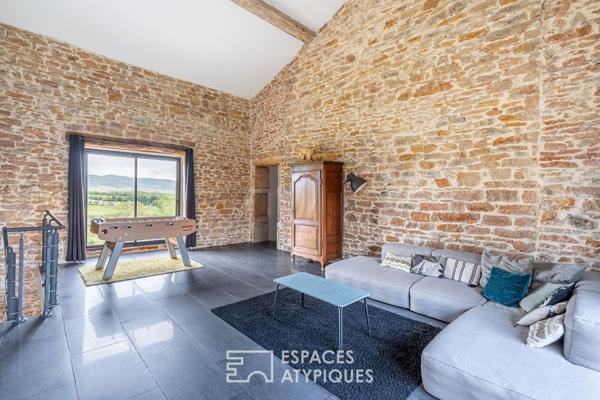 Maison en pierres dorées et sa vue imprenable