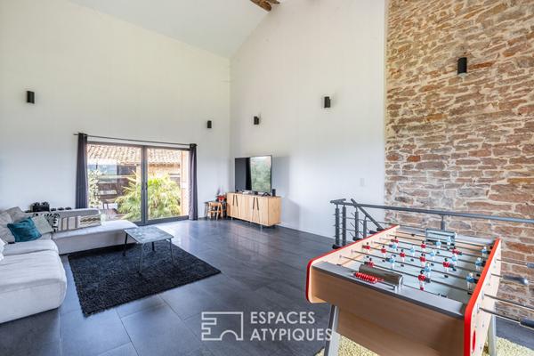 Maison en pierres dorées et sa vue imprenable