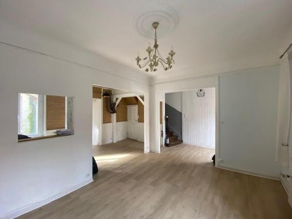 Maison de charme en centre-ville de Saint-Quentin  à moins de 100 000 €