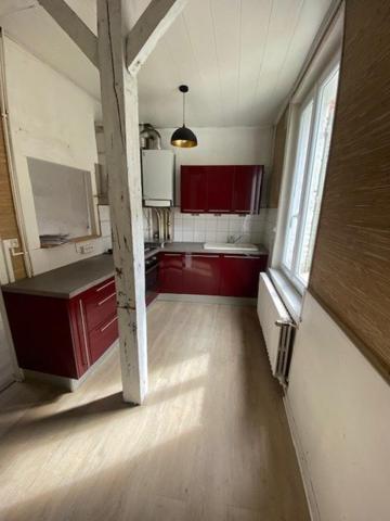 Maison de charme en centre-ville de Saint-Quentin  à moins de 100 000 €