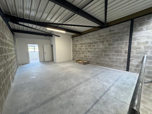 A LOUER : Local d'activité NEUF 160 m² - Route de Clisson Nantes SUD