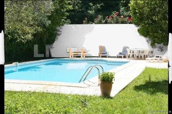 Villa avec gîte sur 5000 m2 de terrain, Piscine. Garage