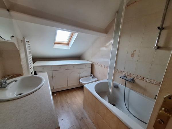 Maison à vendre 61 600 € Montluçon 3 p 75 m² DPE D