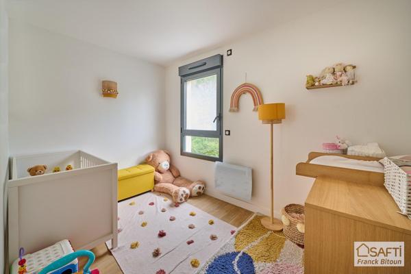 Bécon Village. DUPLEX de 144 m² avec TERRASSE et GRAND JARDIN PRIVATIF