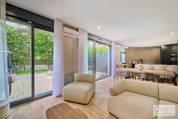 Bécon Village. DUPLEX de 144 m² avec TERRASSE et GRAND JARDIN PRIVATIF