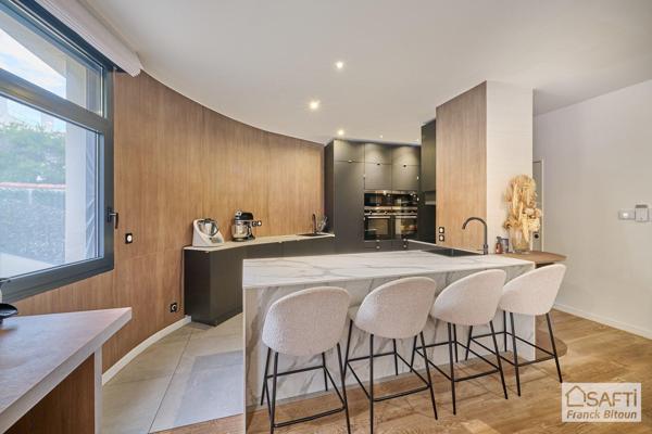 Bécon Village. DUPLEX de 144 m² avec TERRASSE et GRAND JARDIN PRIVATIF