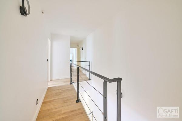 Bécon Village. DUPLEX de 144 m² avec TERRASSE et GRAND JARDIN PRIVATIF