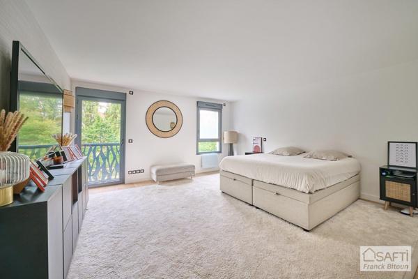 Bécon Village. DUPLEX de 144 m² avec TERRASSE et GRAND JARDIN PRIVATIF